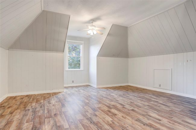 ANOTHER PICTURE OF THE UPSTAIRS ROOM. | Image 21