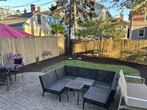 2-27 Young St, Newport, RI, 02840-3446 | Card Image
