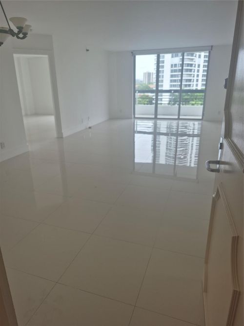apt-811-3600 Mystic Pointe Dr, Aventura, FL, 33180-2559 | Card Image