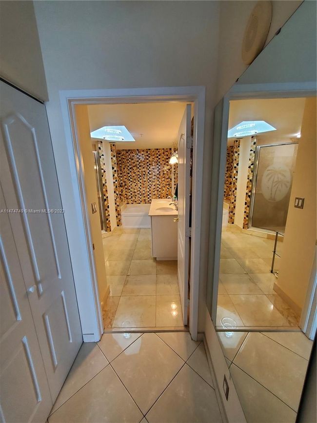 APT-906 - 17555 Atlantic Blvd, Condo with 2 bedrooms, 2 bathrooms and null parking in Sunny Isles Beach FL | Image 16