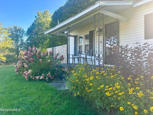74 Briggs Ave, Pittsfield, MA, 01201-3338 | Card Image