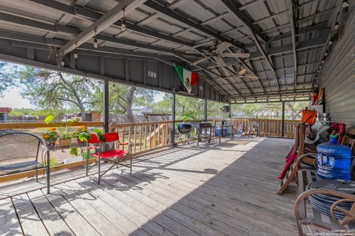 323 County Road 6842, Lytle, TX, 78052-4702 | Card Image