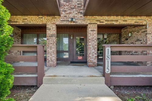2e-1815 Oakton St, Park Ridge, IL, 60068-1972 | Card Image