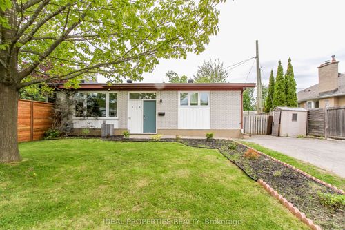 1326 Tara Dr, Ottawa, ON, K2C2H5 | Card Image