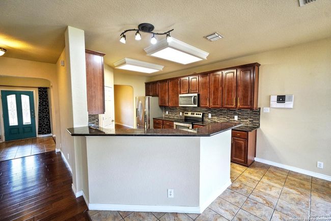 9022 Anderson Blf, House other with 5 bedrooms, 4 bathrooms and null parking in Converse TX | Image 11
