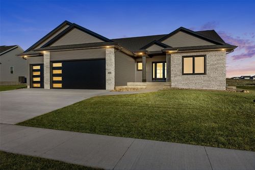 1526 Heartland St, Fairfax, IA, 52228-9002 | Card Image