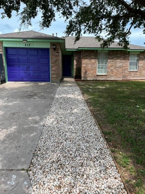 717 Dominga St, Sinton, TX, 78387-3665 | Card Image