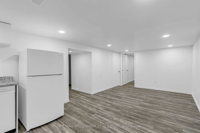 991 Parkview Ave, House other with 5 bedrooms, 2 bathrooms and 2 parking in Windsor ON | Image 17