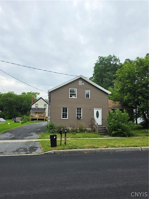 543 Water St, Watertown, NY, 13601-2110 | Card Image