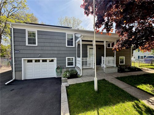 770 Metacom Ave, Bristol, RI, 02809-5130 | Card Image