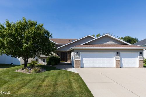 2018 Santa Barbara Dr, Bismarck, ND, 58504-7442 | Card Image