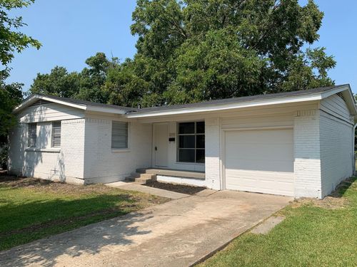 13915 Stardust Ln, Farmers Branch, TX, 75234-3536 | Card Image