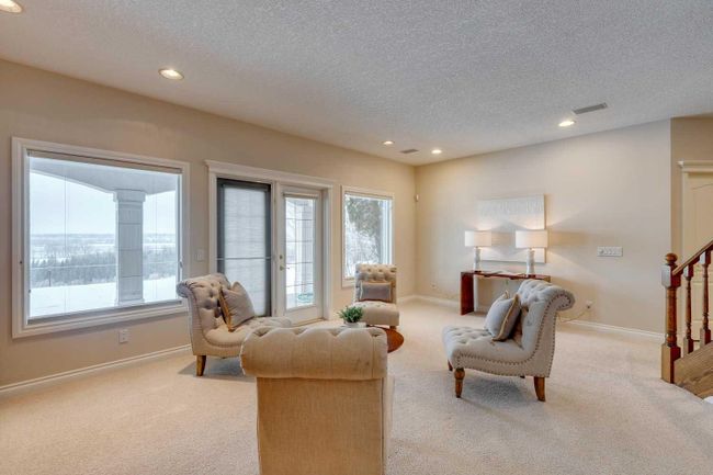 329 Douglasdale Point Se, Home with 4 bedrooms, 2 bathrooms and 6 parking in Calgary AB | Image 26