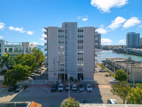 203-2016 Bay Dr, Miami Beach, FL, 33141-4436 | Card Image