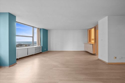 1610 N Prospect Ave, MILWAUKEE, WI, 53202-6702 | Card Image