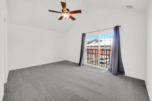 7-e3-947 Kensington Dr, Northbrook, IL, 60062-5969 | Card Image