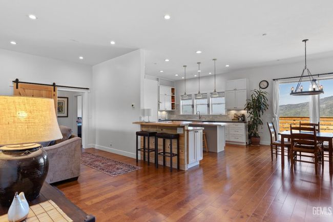 26501 Skyline Dr, House other with 3 bedrooms, 3 bathrooms and null parking in Tehachapi CA | Image 11