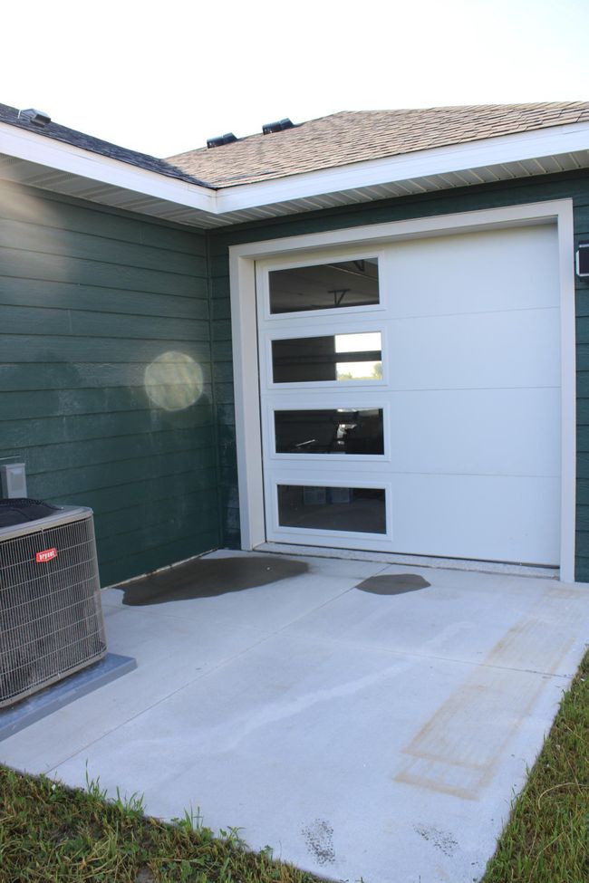 Drive through garage door into backyard! | Image 18