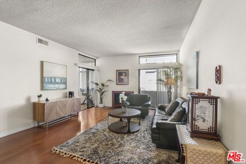 40-729 S Hobart Blvd, Los Angeles, CA, 90005-2837 | Card Image