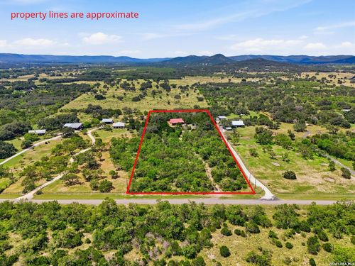 423 Kahn Rd, Rio Frio, TX, 78879-7027 | Card Image