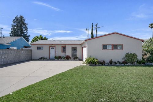 8207 Yarmouth, Reseda, CA, 91335 | Card Image