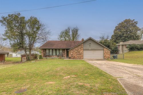 112 E 12th St, Sand Springs, OK, 74063-7720 | Card Image