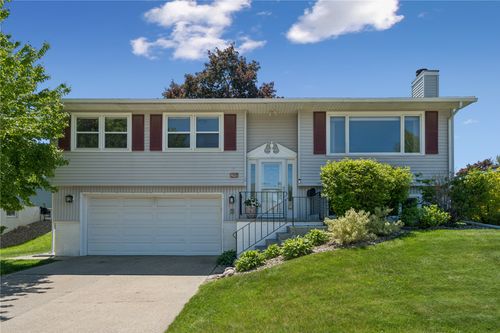 1565 Mcgowan Blvd, Marion, IA, 52302-2246 | Card Image