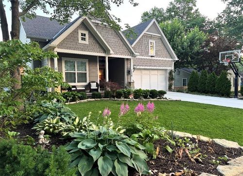 7438 Village Dr, Prairie Village, KS, 66208-2860 | Card Image