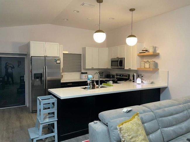 18316 Nw 6 Th St, House other with 3 bedrooms, 2 bathrooms and null parking in Pembroke Pines FL | Image 5