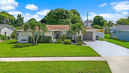 428 Hawthorne Dr, Lake Park, FL, 33403-2625 | Card Image