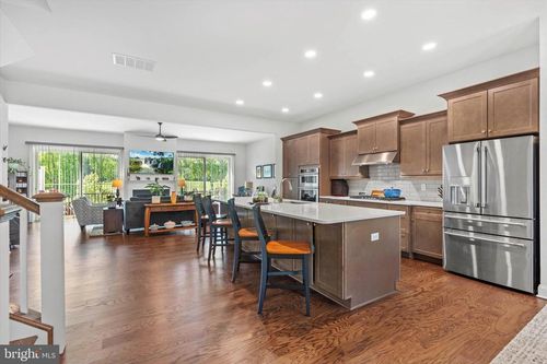 bm9-721 Walkers Mill Ln, GREENVILLE, DE, 19807-3056 | Card Image