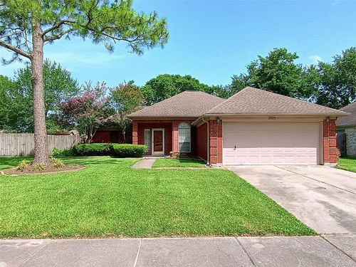 3821 Pin Oak Dr N, Pearland, TX, 77581-6148 | Card Image