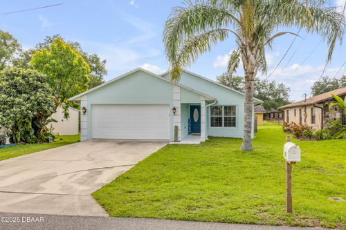 805 Spruce St, New Smyrna Beach, FL, 32168-6578 | Card Image