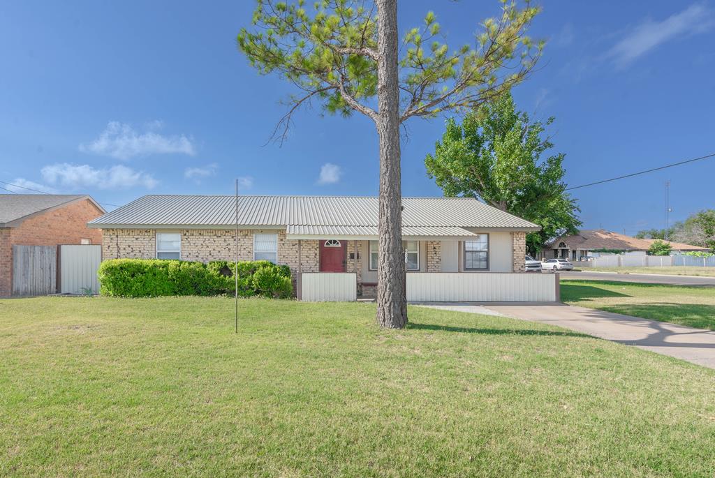 Avenue A , Andrews, TX 79714