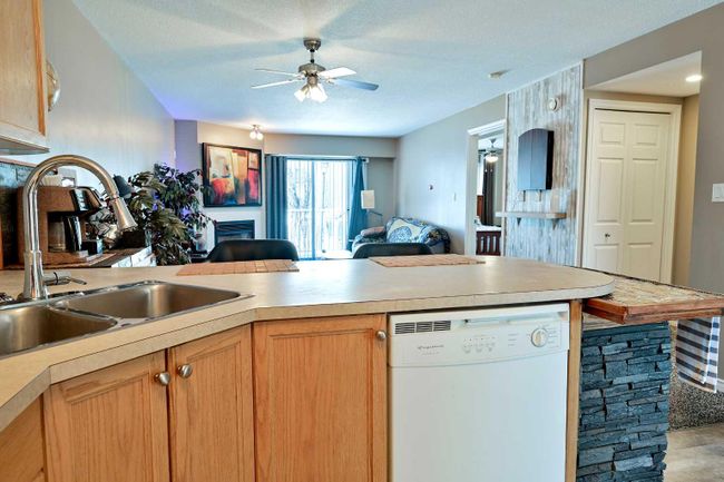 1209 - 5220 50 A Avenue, Home with 2 bedrooms, 2 bathrooms and 1 parking in Sylvan Lake AB | Image 3