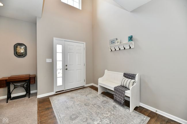 Two story foyer | Image 4