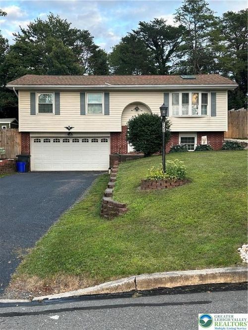 755 Pine St, Palmerton, PA, 18071-9709 | Card Image