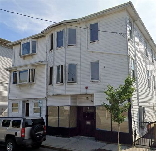 722 Dexter St, Central Falls, RI, 02863-2657 | Card Image
