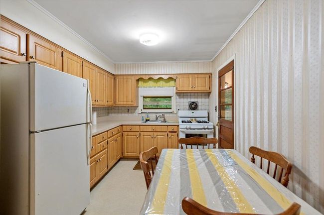 241 Hampton St, House other with 3 bedrooms, 1 bathrooms and null parking in Sag Harbor NY | Image 5