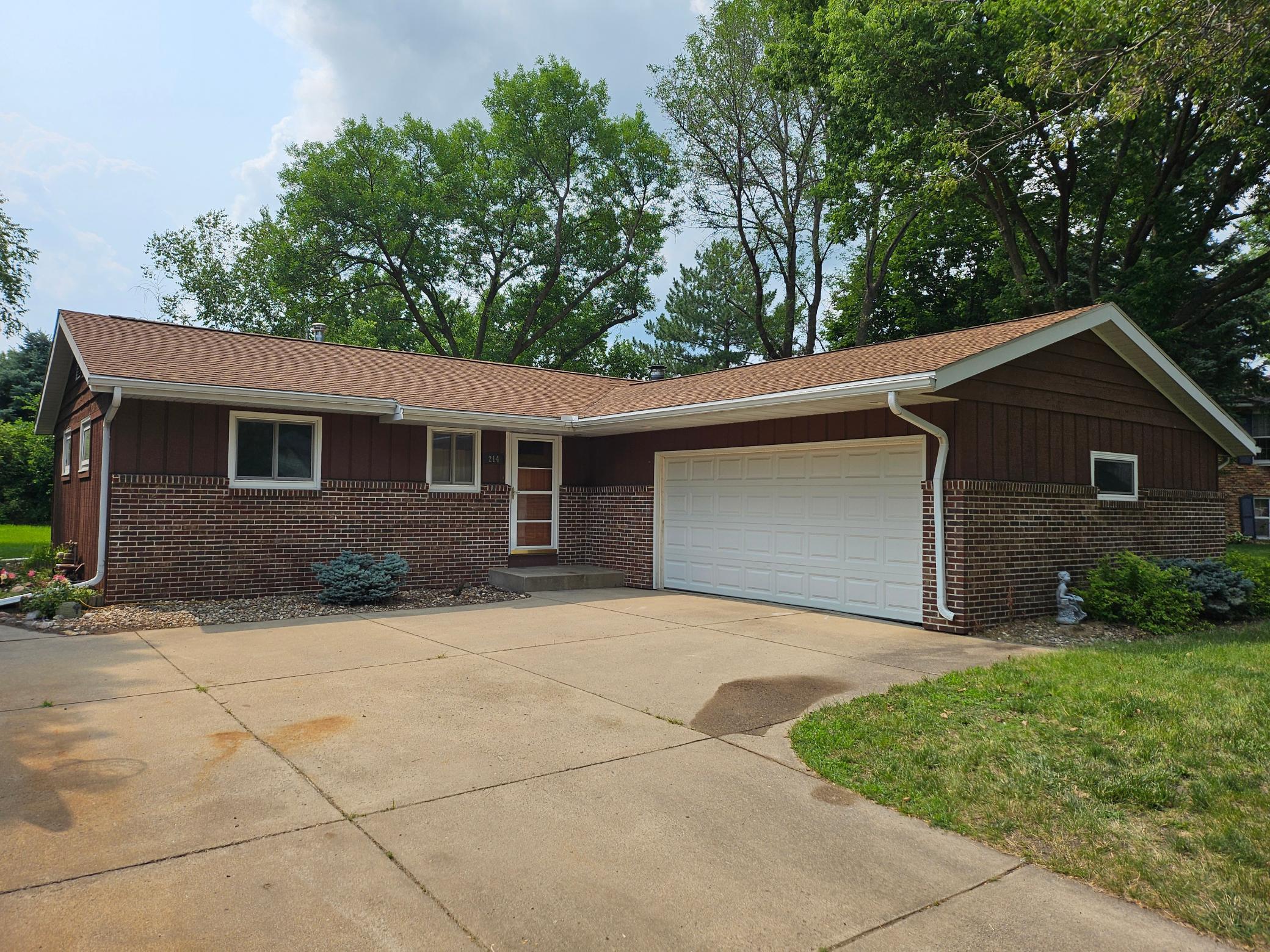 Carrow Cir, Marshall, MN 56258
