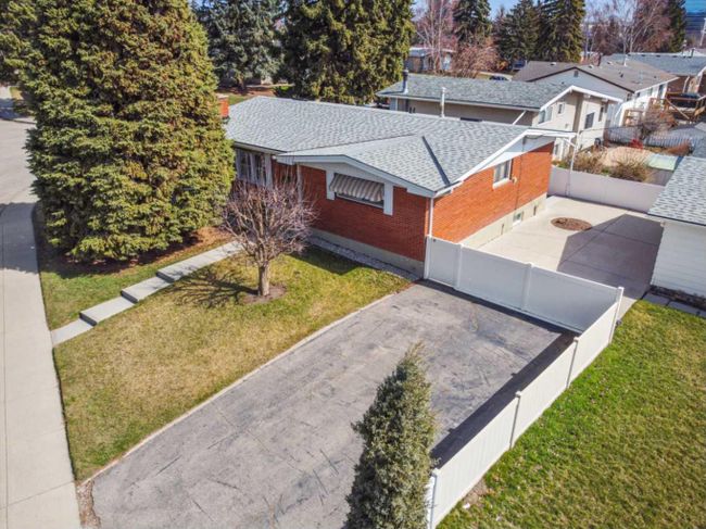 10404 8 Street Sw, Home with 3 bedrooms, 2 bathrooms and 6 parking in Calgary AB | Image 49