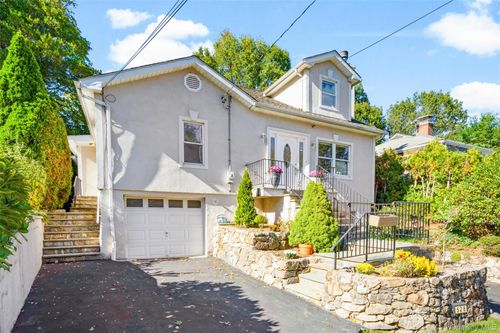 528 N Wagner Ave, Mamaroneck, NY, 10543-2030 | Card Image