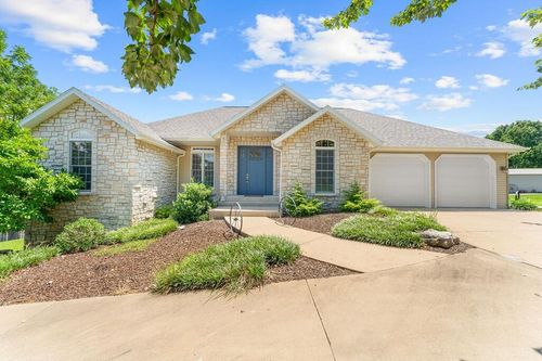 200 Whitetail Dr, Walnut Shade, MO, 65771-8134 | Card Image