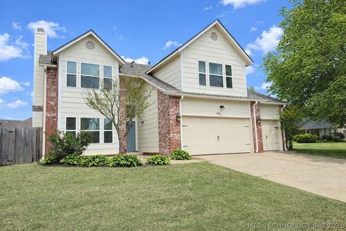 516 S Laurel Ave, Broken Arrow, OK, 74012-3200 | Card Image