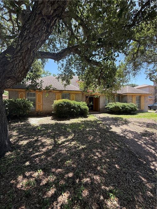 2014 Pecan Dr, Portland, TX, 78374-2915 | Card Image