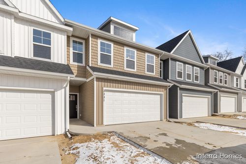 44-3331 Kings River St Sw, Wyoming, MI, 49418-8822 | Card Image