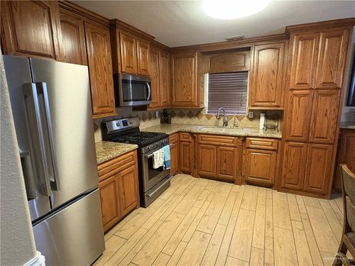 116 N Lupe, Rio Grande City, TX, 78582-9552 | Card Image