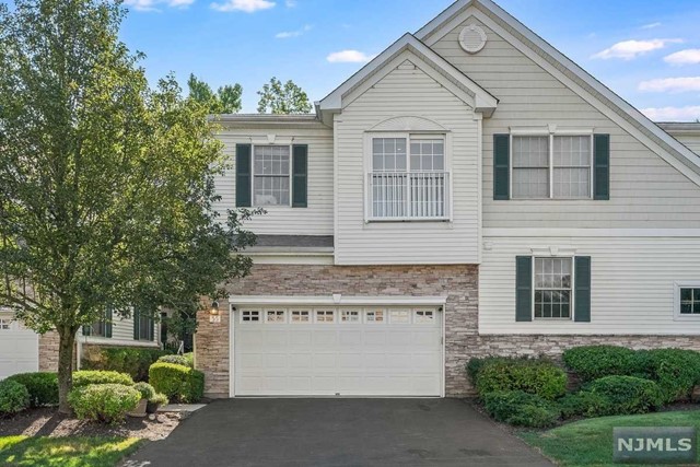 Pacio Ct, Roseland, NJ 07068