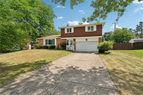 5261 Green Valley Dr, Clarence, NY, 14031-1231 | Card Image
