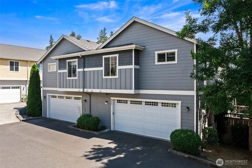 9541 Slater Ave Ne, Kirkland, WA, 98033-5807 | Card Image